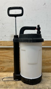 lot 33 image: Performance Tool, Manual Oil Extraction Pump