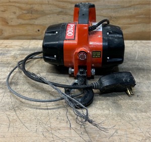 lot 95 image: Ultra-Tow Portable Electric Winch, 120V, 1100-Lb. Horizontal and Vertical Capacity, Steel Cable, Brushless Motor Msrp $224.99