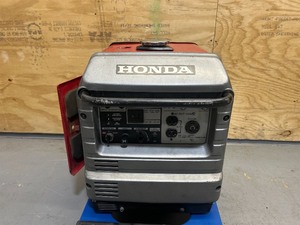 lot 186 image: Honda Inverter EU3000is