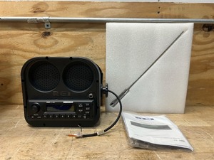 lot 190 image: REI Fender-Mounted AMFMWBAUX Radio, RAF4W