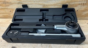 lot 210 image: Klutch Torque Multiplier, 34in. Input x 1in. Output, 2,200 ft.lbs. Max. Msrp $319.99