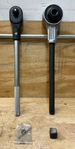 lot 210 image: Klutch Torque Multiplier, 34in. Input x 1in. Output, 2,200 ft.lbs. Max. Msrp $319.99