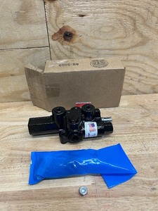 lot 223 image: Prince Manufacturing RD-2575-M4-EDA1 hydraulic directional control valve