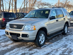 lot 10 image: 2004 FORD EXPLORER XLT 1 Owner  102k Miles  No Accidents  4x4  3rd Row (NO RESERVE)