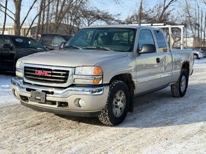 lot 16 image: 2006 GMC SIERRA 1500 SLE1 4x4  No Accidents (NO RESERVE)
