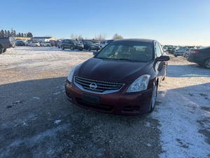 lot 7 image: 2010 Nissan Altima