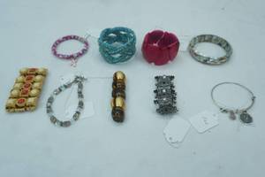 lot 17 image: Jewelry Lot Fashion Jewelry Bracelets