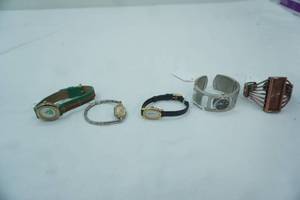 lot 19 image: Jewelry Lot Womens Watches