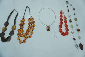 lot 39 image: Jewelry Lot Fashion Jewelry Necklaces, Beads and Stones