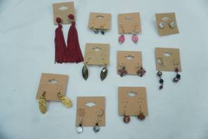 lot 47 image: Jewelry Lot Fashion Jewelry Pierced Earrings