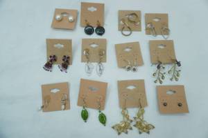 lot 60 image: Jewelry Lot Fashion Jewelry Pierced Earrings