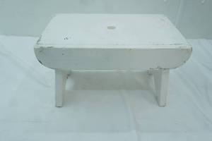 lot 84 image: Vintage White Wood Foot Stool