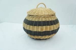 lot 92 image: Round Wicker Basket wLid 15 tall 14 wide