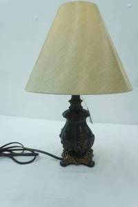 lot 99 image: Metal Base Table Lamp 16 tall