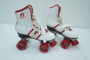 lot 106 image: Vintage Hang Ten Roller Skates. Very Good Condition