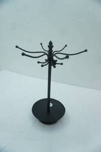 lot 129 image: NEW Rotating Necklace Rack