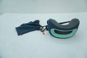 lot 132 image: Bullbird Commuter Neck Pillow
