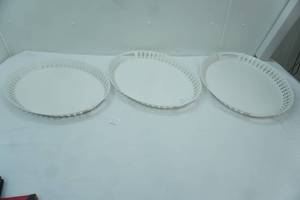 lot 142 image: NEW 3 Oval White Metal Serving Trays 20.5 long by 15.5wide