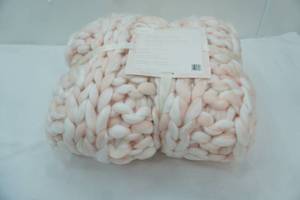 lot 147 image: NEW Mia Knit Throw Blanket 50x60. summer & rose