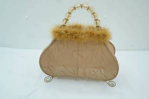 lot 148 image: Womens Purse Lamp Shade