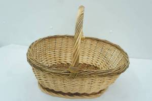 lot 170 image: Wicker Basket.