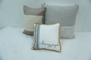 lot 174 image: 3ct NEW Throw Pillows