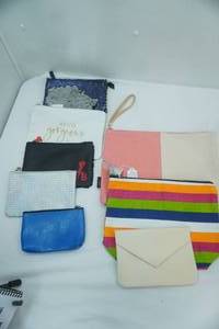 lot 207 image: 8ct New Make-Up & Bathroom Bags