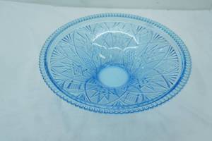 lot 212 image: Vintage Indiana Glass Blue Pressed Large Glass Serving Bowl. Button & Cane Pattern