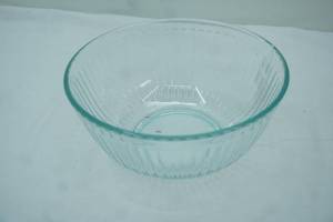 lot 281 image: Vintage Pyrex Ribbed Mixing Bowl