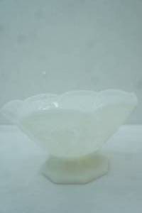 lot 283 image: Vintage Milk Glass Pedestal Fruit Bowl wEmbossed Grape & Leaf Pattern
