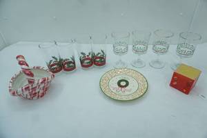lot 284 image: Vintage Libbey Holly & Berries Christmas Glass Tumblers, Vintage Arbys Christmas Collection Holly & Berry Water Goblets, Ceramic Candy Cane Basket wLuster Finish
