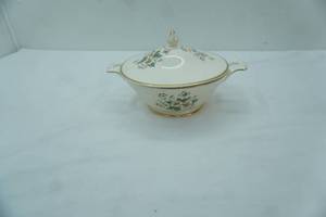 lot 384 image: Vintage Knowles China Covered Casserole Dish.
