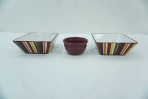 lot 392 image: 2 Pampered Chef Square Ceramic Bowls & 1 special place ceramic bowl
