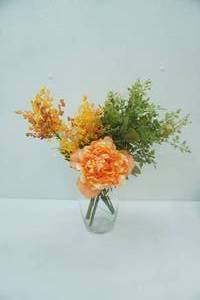 lot 400 image: Artificial Flower Arrangement and Clear Glass Vase