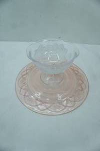 lot 405 image: Anchor Hocking Pink Mayfair Open Rose Plate with Attached Frosted Rose Sherbet Dish