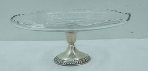 lot 408 image: Sterling Silver Footed Glass Cake Tray