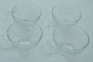 lot 418 image: Vintage Anchor Hocking Clear Glass Grapevine and Leaf Punch Cups