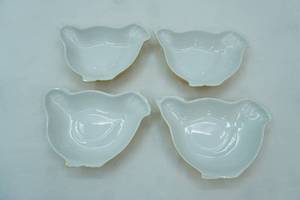 lot 426 image: Sur La Table Chicken Shaped Stoneware Bowls. Set of 4