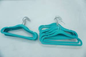 lot 441 image: Amazon basics Velvet Childrens Hangers