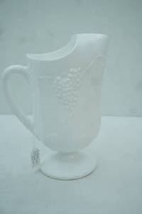 lot 462 image: 1950s Vintage Indiana Milk Glass Harvest Grape Pattern Pitcher