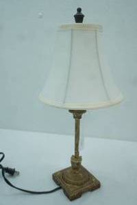lot 464 image: French-Style Table Lamp 19 tall