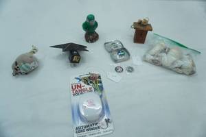 lot 478 image: New Magnetic Hat Clip and Golf Ball Markers, Sea Shells, Metal Star Night Light and more