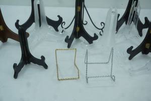 lot 498 image: Photo Frame Stands & Plate Display Stands
