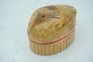 lot 509 image: Vintage Bamboo & Straw Bird Trinket Box