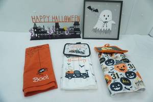 lot 534 image: Halloween Decor Lot