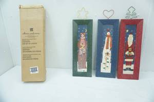 lot 536 image: Home Interiors Set of Wooden Christmas Themed Wall Hangings
