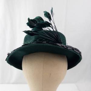 lot 338 image: Jen Field Felts Green 100% Virgin Wool Hat with Feather & Veil Netting (Newmann)