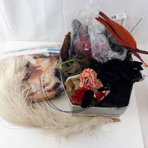 lot 386 image: Creatology Feather & Flower Craft Kit & Vintage Assorted Feathers & Flowers for Hats