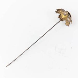 lot 399 image: Floral Hat Pin with Gold-Tone Flower Cluster