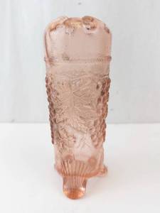 lot 406 image: Vintage Pink Depression Glass Tri-Footed Hat Pin Holder